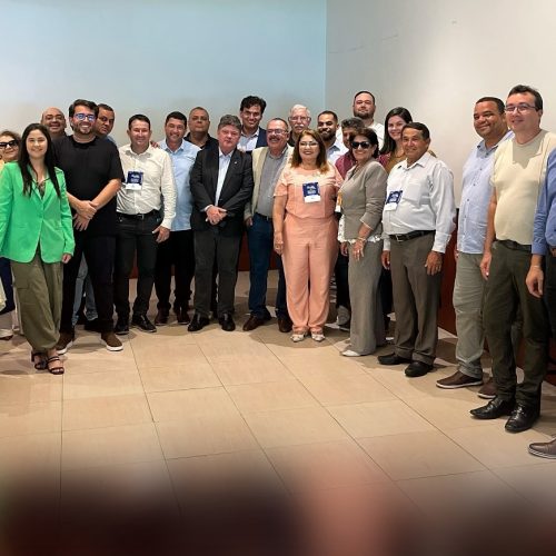 Trégua política? Vereadores de Agrestina surpreendem com presença conjunta em evento da AMUPE