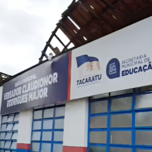 Teto de escola desaba em Tacaratu e fere monitora levemente